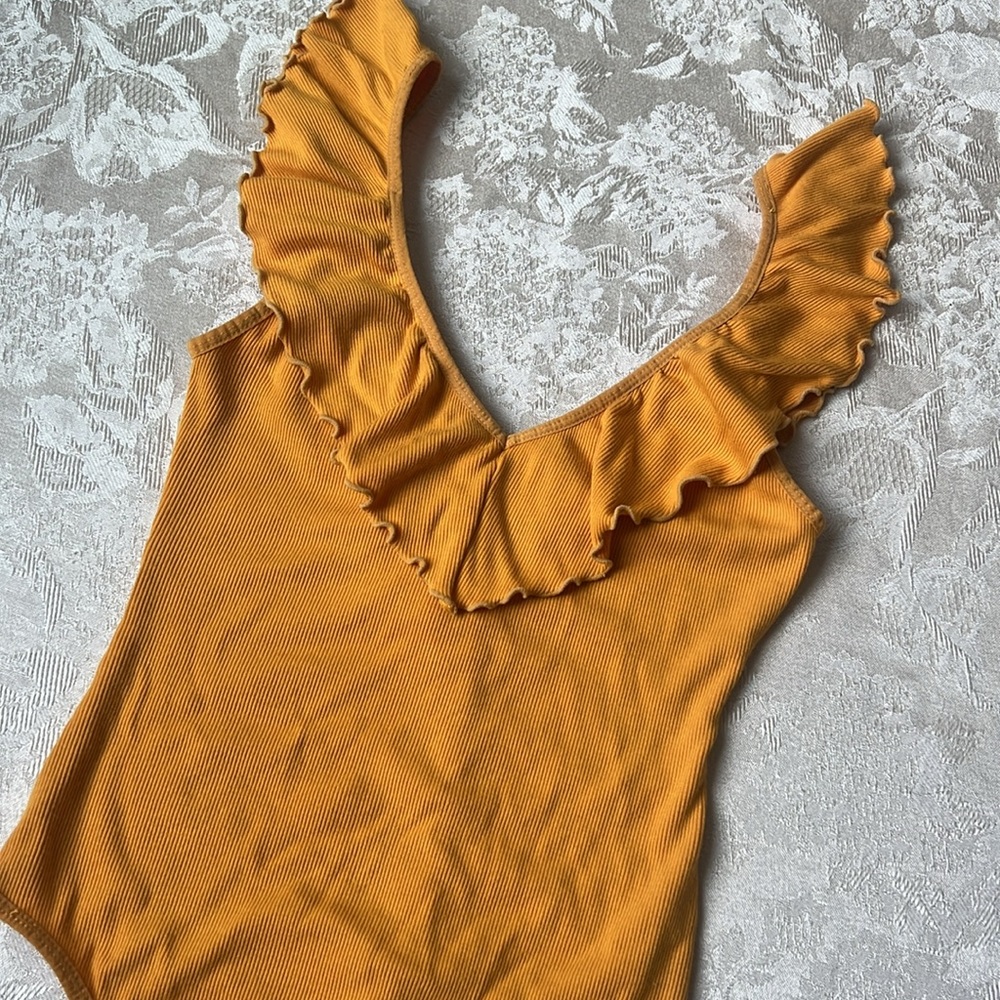 Wilfred Ribbed Ruffle Bodysuit - Picture 5 of 12